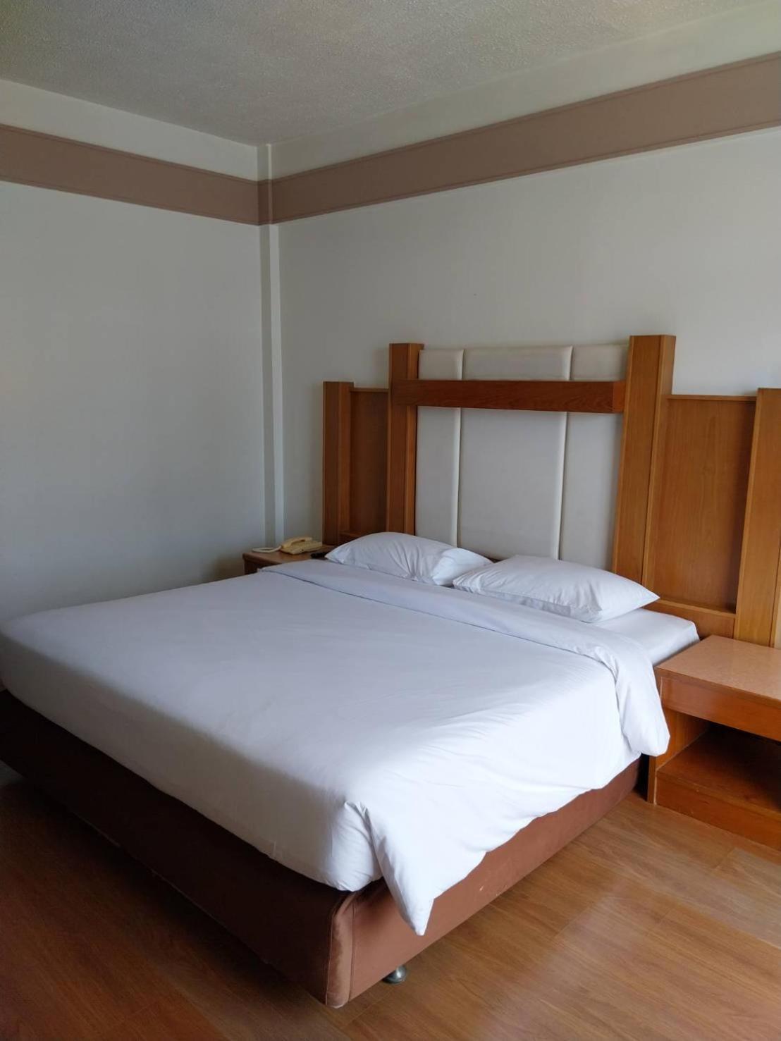 โกลเด้นบีชโฮเทล พัทยา โรงแรม Pattaya