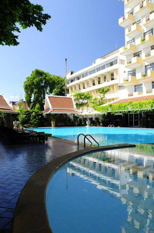 โรงแรม โกลเด้นบีชโฮเทล พัทยา 3*